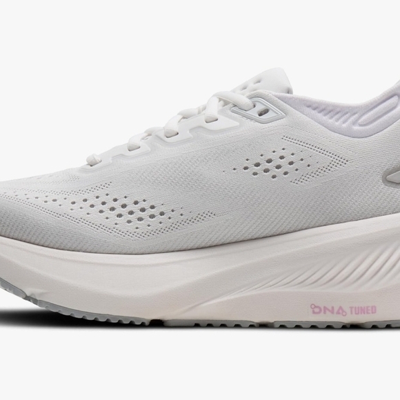 Brooks Women’s Glycerin 23 NeutraBrooks Women's Athletic Shoes in White and Pink - Picture 5 of 14